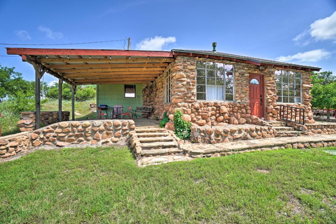 Enchanting Hilltop Cottage In Medicine Park! Exterior photo