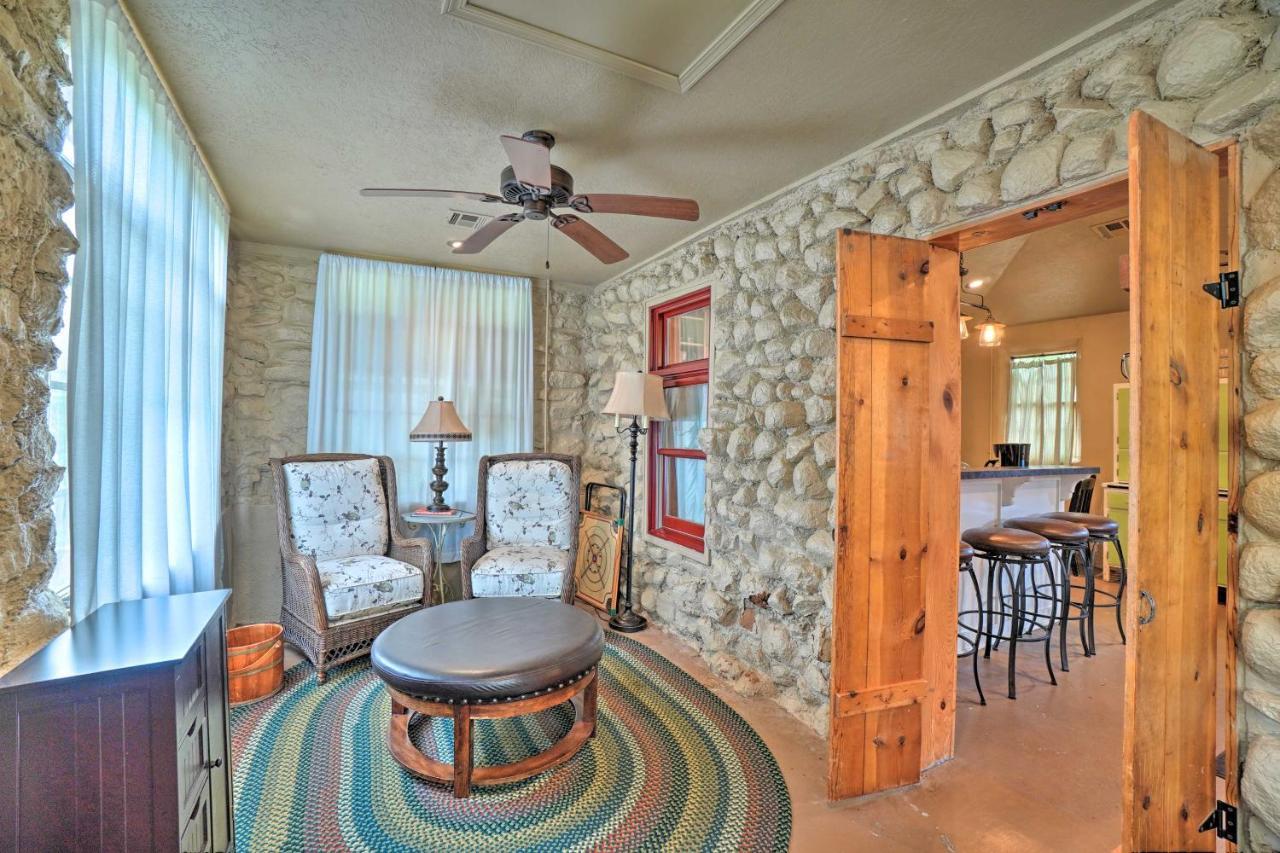 Enchanting Hilltop Cottage In Medicine Park! Exterior photo