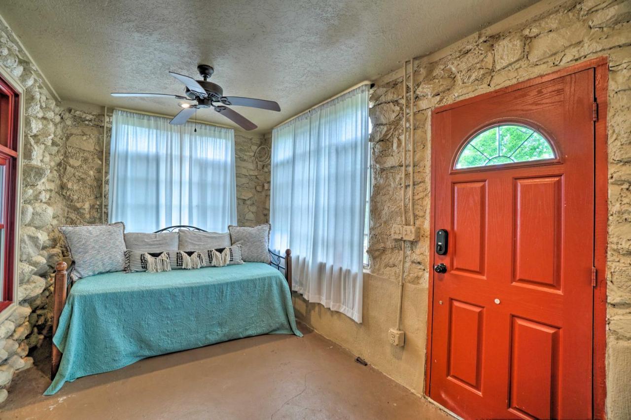Enchanting Hilltop Cottage In Medicine Park! Exterior photo