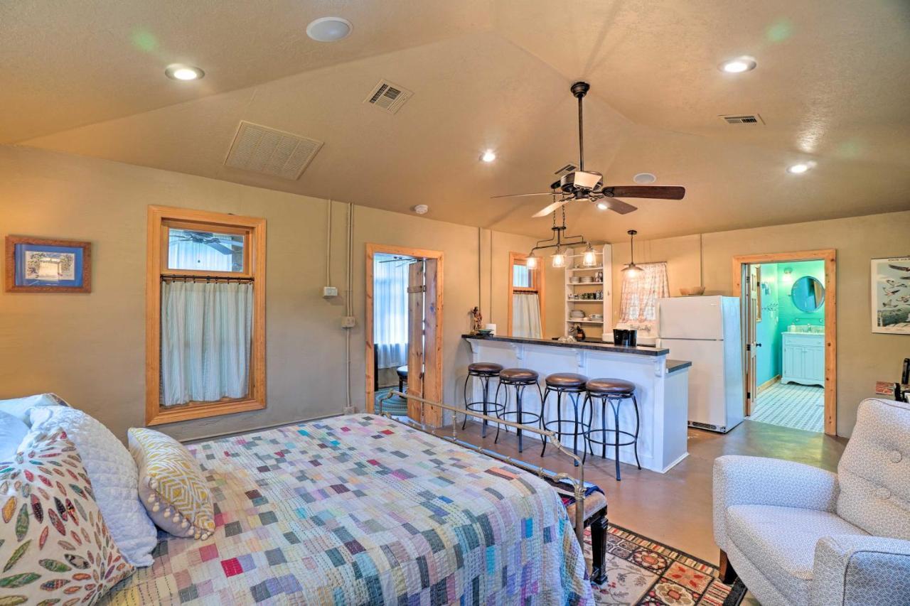 Enchanting Hilltop Cottage In Medicine Park! Exterior photo