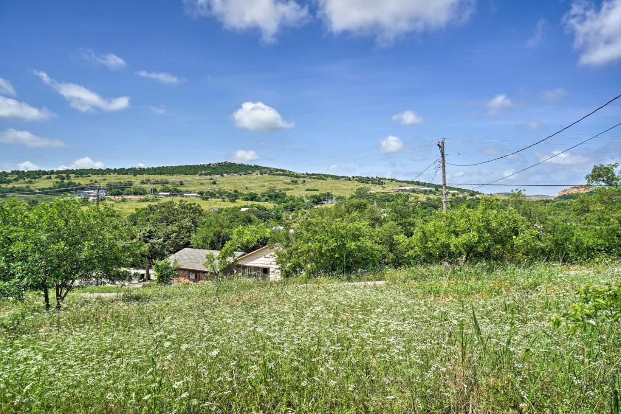 Enchanting Hilltop Cottage In Medicine Park! Exterior photo