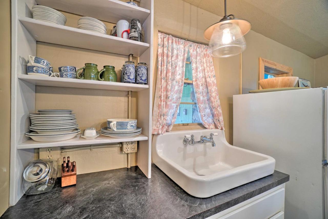Enchanting Hilltop Cottage In Medicine Park! Exterior photo