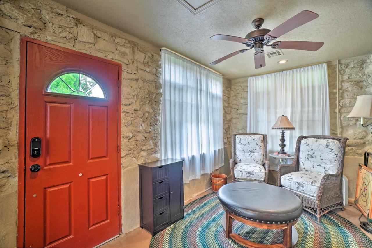 Enchanting Hilltop Cottage In Medicine Park! Exterior photo